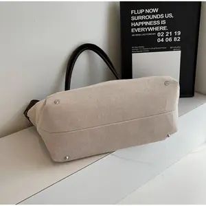 شنطة توت كلاسيكية,شنطة عمل نسائية,شنطة توت بلونين,شنطة جلد بيج وأبيض,شنطة توت واسعة,شنط كتف كلاسيك,شنط رسمية يومية,شنط سرح.