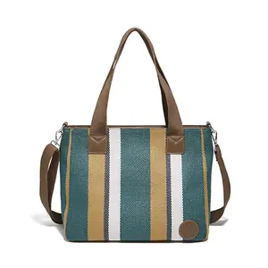 شنطة توت مخططة,شنطة كتف صيفية,شنطة كاجوال مخططة,شنطة بيج وكريمي,شنط توت واسعة,شنطة كروس بودي مخططة,شنط سرح صيفي,شنطة مخططة للشاطئ.