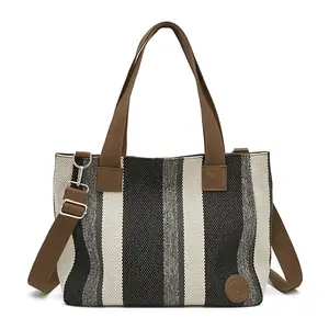 شنطة توت مخططة,شنطة كتف صيفية,شنطة كاجوال مخططة,شنطة بيج وكريمي,شنط توت واسعة,شنطة كروس بودي مخططة,شنط سرح صيفي,شنطة مخططة للشاطئ.
