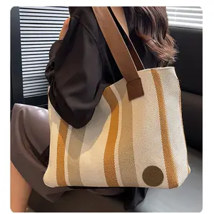 شنطة توت مخططة,شنطة كتف صيفية,شنطة كاجوال مخططة,شنطة بيج وكريمي,شنط توت واسعة,شنطة كروس بودي مخططة,شنط سرح صيفي,شنطة مخططة للشاطئ.