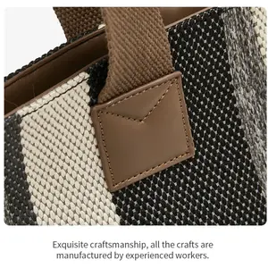 شنطة توت مخططة,شنطة كتف صيفية,شنطة كاجوال مخططة,شنطة بيج وكريمي,شنط توت واسعة,شنطة كروس بودي مخططة,شنط سرح صيفي,شنطة مخططة للشاطئ.