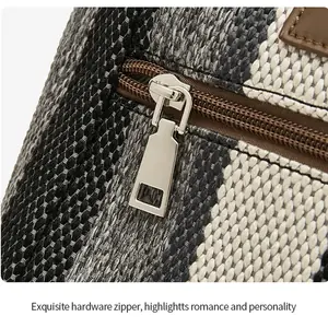 شنطة توت مخططة,شنطة كتف صيفية,شنطة كاجوال مخططة,شنطة بيج وكريمي,شنط توت واسعة,شنطة كروس بودي مخططة,شنط سرح صيفي,شنطة مخططة للشاطئ.