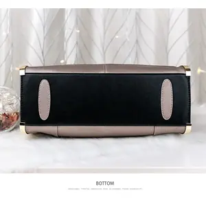 شنطة توت رمادية,شنطة كتف واسعة,شنطة جلد للعمل,شنطة رمادي فاتح,شنطة بمقابض مضفورة,شنط يومية عملية,شنطة كتف كلاسيك,شنط سرح.