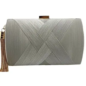 شنطة كلاچ صندوقية,شنطة خضراء بذهبي,شنطة شرّابة ذهبية,شنط سهرة فخمة,شنطة أخضر غامق,شنطة ضفائر,شنط مناسبات نسائية,شنط سرح.