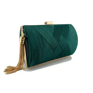 شنطة كلاچ صندوقية,شنطة خضراء بذهبي,شنطة شرّابة ذهبية,شنط سهرة فخمة,شنطة أخضر غامق,شنطة ضفائر,شنط مناسبات نسائية,شنط سرح.