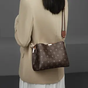 حقيبة FOXER مونوغرام، حقيبة Tote نسائية من سرح، شنطة FOXER من سرح، شنطة نسائية فاخرة من سرح، شنطة Tote فخمة، شنطة PVC من سرح، شنطة نسائية للعمل من سرح، شنطة جامعة من سرح، شنطة سفر أنيقة من سرح، شنطة مونوغرام نسائية، شنطة نسائية بطبعات زهور، شنطة Vintage من سرح، شنطة ريـترو أنيقة من سرح، شنطة نسائية كبيرة من سرح، متجر سرح للشنط النسائية، شنطة FOXER فاخرة، شنط ماركة من سرح، شنطة نسائية موضة 2025 من سرح، شنطة هدية فاخرة من سرح، شنط نسائية PVC من سرح