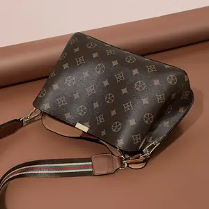 حقيبة FOXER مونوغرام، حقيبة Tote نسائية من سرح، شنطة FOXER من سرح، شنطة نسائية فاخرة من سرح، شنطة Tote فخمة، شنطة PVC من سرح، شنطة نسائية للعمل من سرح، شنطة جامعة من سرح، شنطة سفر أنيقة من سرح، شنطة مونوغرام نسائية، شنطة نسائية بطبعات زهور، شنطة Vintage من سرح، شنطة ريـترو أنيقة من سرح، شنطة نسائية كبيرة من سرح، متجر سرح للشنط النسائية، شنطة FOXER فاخرة، شنط ماركة من سرح، شنطة نسائية موضة 2025 من سرح، شنطة هدية فاخرة من سرح، شنط نسائية PVC من سرح