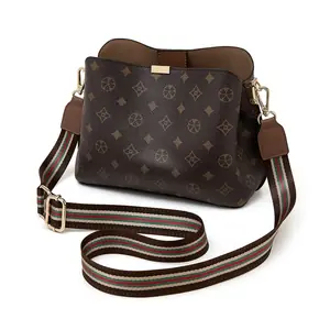 حقيبة FOXER مونوغرام، حقيبة Tote نسائية من سرح، شنطة FOXER من سرح، شنطة نسائية فاخرة من سرح، شنطة Tote فخمة، شنطة PVC من سرح، شنطة نسائية للعمل من سرح، شنطة جامعة من سرح، شنطة سفر أنيقة من سرح، شنطة مونوغرام نسائية، شنطة نسائية بطبعات زهور، شنطة Vintage من سرح، شنطة ريـترو أنيقة من سرح، شنطة نسائية كبيرة من سرح، متجر سرح للشنط النسائية، شنطة FOXER فاخرة، شنط ماركة من سرح، شنطة نسائية موضة 2025 من سرح، شنطة هدية فاخرة من سرح، شنط نسائية PVC من سرح