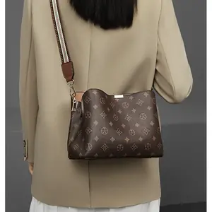 حقيبة FOXER مونوغرام، حقيبة Tote نسائية من سرح، شنطة FOXER من سرح، شنطة نسائية فاخرة من سرح، شنطة Tote فخمة، شنطة PVC من سرح، شنطة نسائية للعمل من سرح، شنطة جامعة من سرح، شنطة سفر أنيقة من سرح، شنطة مونوغرام نسائية، شنطة نسائية بطبعات زهور، شنطة Vintage من سرح، شنطة ريـترو أنيقة من سرح، شنطة نسائية كبيرة من سرح، متجر سرح للشنط النسائية، شنطة FOXER فاخرة، شنط ماركة من سرح، شنطة نسائية موضة 2025 من سرح، شنطة هدية فاخرة من سرح، شنط نسائية PVC من سرح