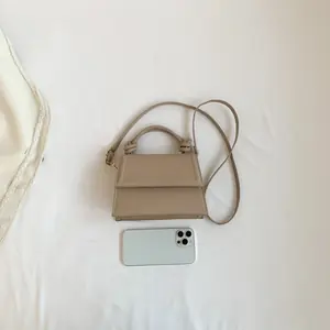 حقيبة كروس نسائية صغيرة، شنطة كروس من سرح، شنطة كتف أنيقة من سرح، شنطة نسائية صغيرة من سرح، شنطة PU فاخرة من سرح، شنط كروس نسائية من سرح، شنطة صغيرة أنيقة، شنطة خفيفة من سرح، شنطة عمل نسائية من سرح، شنطة جامعة من سرح، شنطة تسوق نسائية من سرح، شنطة يومية من سرح، شنطة كروس بودي نسائية من سرح، شنطة كتف كاجوال من سرح، شنط نسائية موضة 2025، متجر سرح للشنط النسائية، شنطة PU ناعمة من سرح، شنطة نسائية عصرية، شنطة صغيرة راقية من سرح، شنطة نسائية عملية من سرح