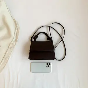 حقيبة كروس نسائية صغيرة، شنطة كروس من سرح، شنطة كتف أنيقة من سرح، شنطة نسائية صغيرة من سرح، شنطة PU فاخرة من سرح، شنط كروس نسائية من سرح، شنطة صغيرة أنيقة، شنطة خفيفة من سرح، شنطة عمل نسائية من سرح، شنطة جامعة من سرح، شنطة تسوق نسائية من سرح، شنطة يومية من سرح، شنطة كروس بودي نسائية من سرح، شنطة كتف كاجوال من سرح، شنط نسائية موضة 2025، متجر سرح للشنط النسائية، شنطة PU ناعمة من سرح، شنطة نسائية عصرية، شنطة صغيرة راقية من سرح، شنطة نسائية عملية من سرح