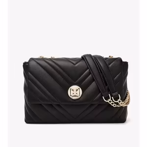 شنطة كتف مبطنة,شنطة كروس بودي فاخرة,شنطة بتصميم شيفرون,شنطة taupe,شنطة بسلسلة ذهبية,شنط عصرية راقية,شنط للمناسبات اليومية,شنط سرح.