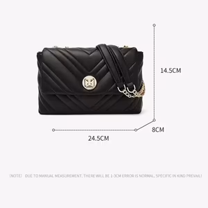 شنطة كتف مبطنة,شنطة كروس بودي فاخرة,شنطة بتصميم شيفرون,شنطة taupe,شنطة بسلسلة ذهبية,شنط عصرية راقية,شنط للمناسبات اليومية,شنط سرح.