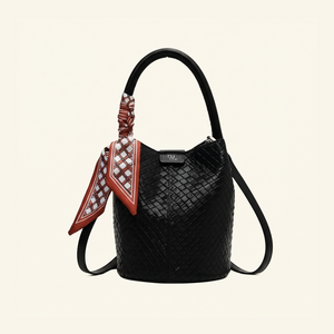 شنطة يد نسائية منسوجة بتصميم عصري أنيق