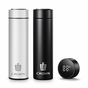 زجاجة ماء رياضية معزولة بشعار السيارة | إكسسوار سيارات toyota